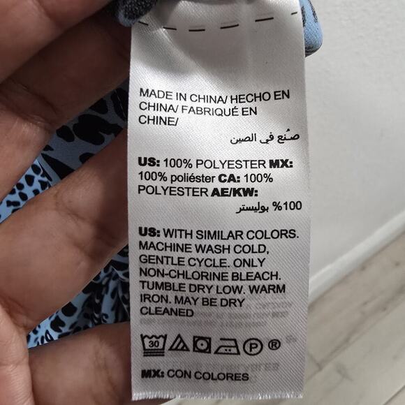 Chico’s Blue Size 1 Mediun Animal-Print Blouse Long Sleeve Top Casual Lightweigh - Picture 9 of 9